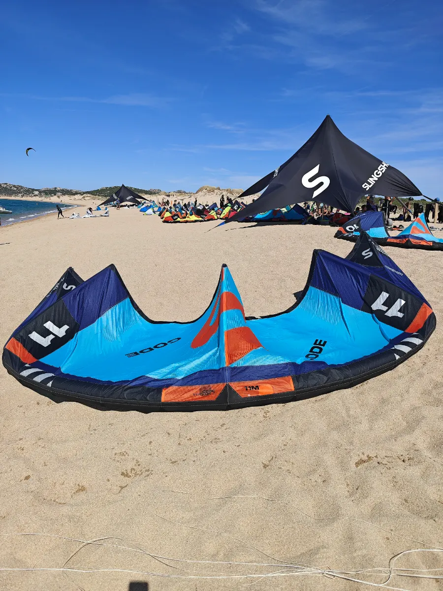 Slingshot code v2 11m — used Kitesurf gear on SwellCave