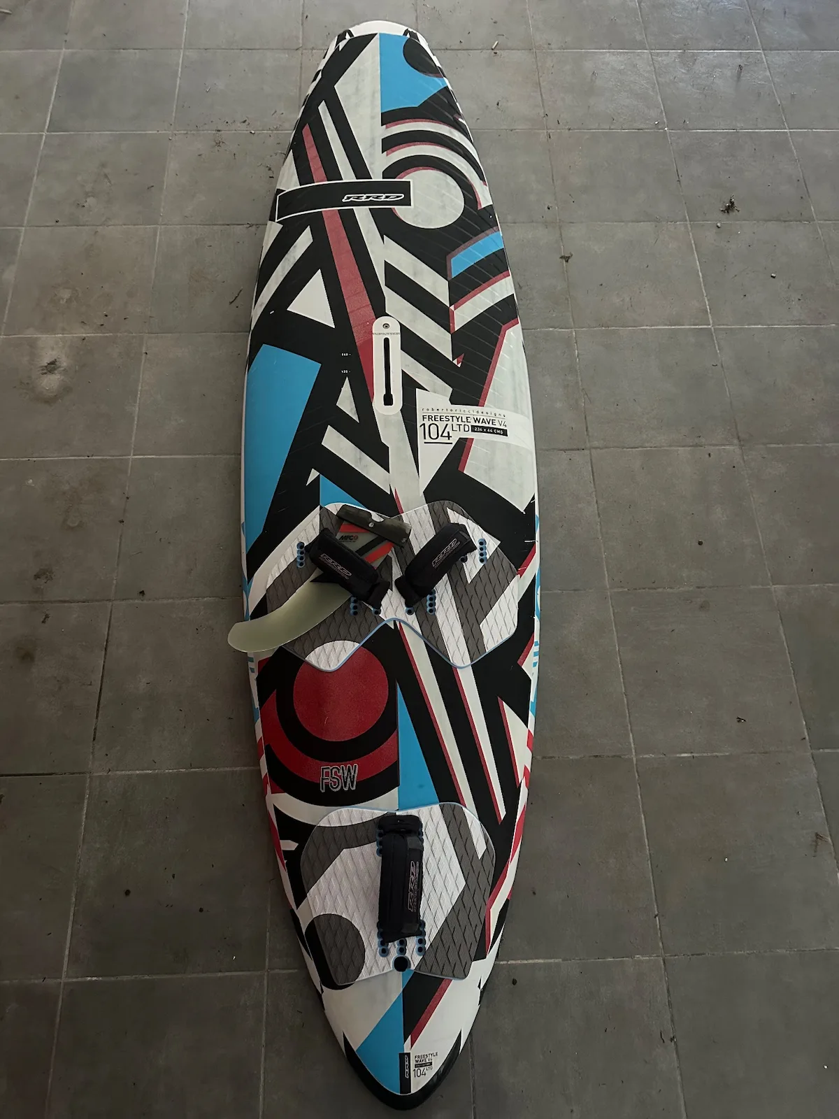 RRD freestyle wave V4 104lt — used Windsurf gear on SwellCave