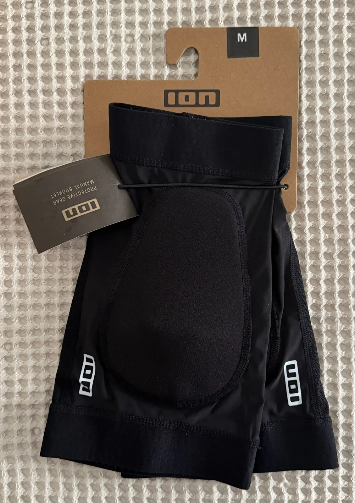 ION Wing Sleeve Knee ginocchiere protezioni ginocchia wingfoil nuove taglia M — used Wing Foil gear on SwellCave